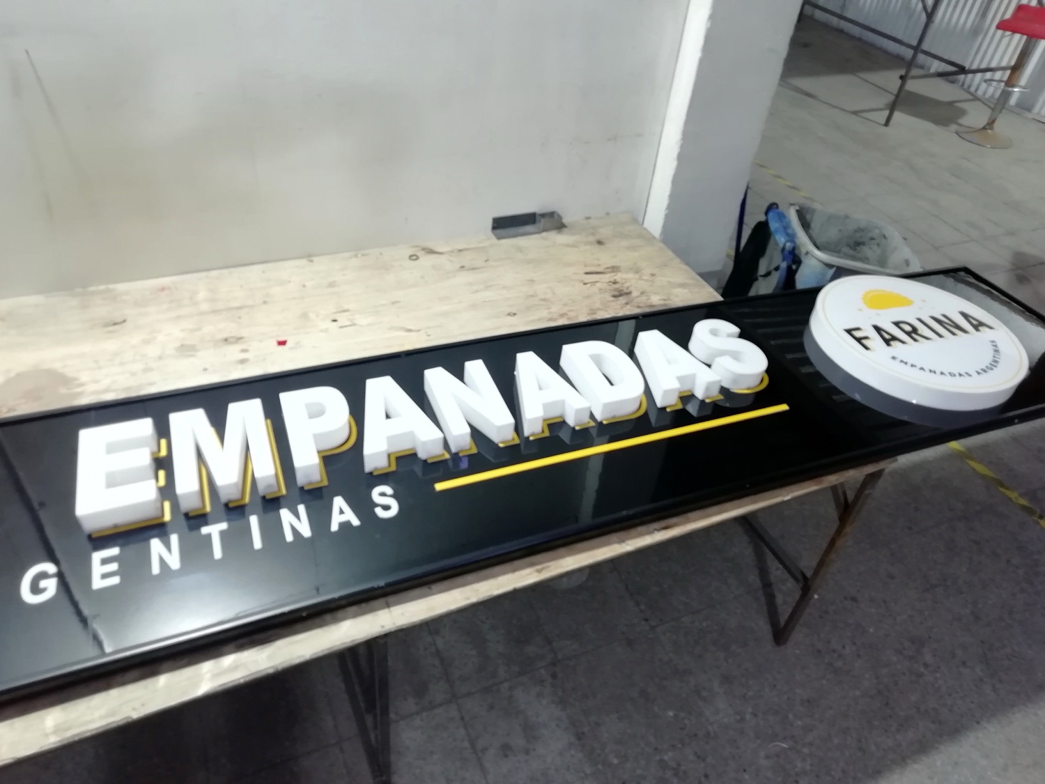 Letras corpóreas y logo para Empanadas Argentinas